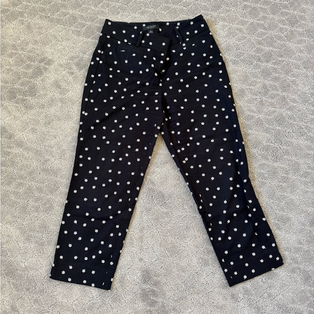 Ann Taylor Summer Cropped/Ankle Black Pants with White Floral Dots